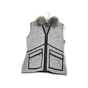 Women’s NWOT Wooly Bully Wear gray faux fur vest with hood, size XL